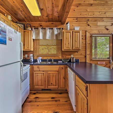 Pigeon Forge Family Cabin With Resort Pool And Hot Tub Exterior photo