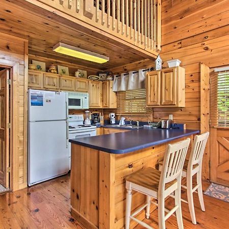 Pigeon Forge Family Cabin With Resort Pool And Hot Tub Exterior photo