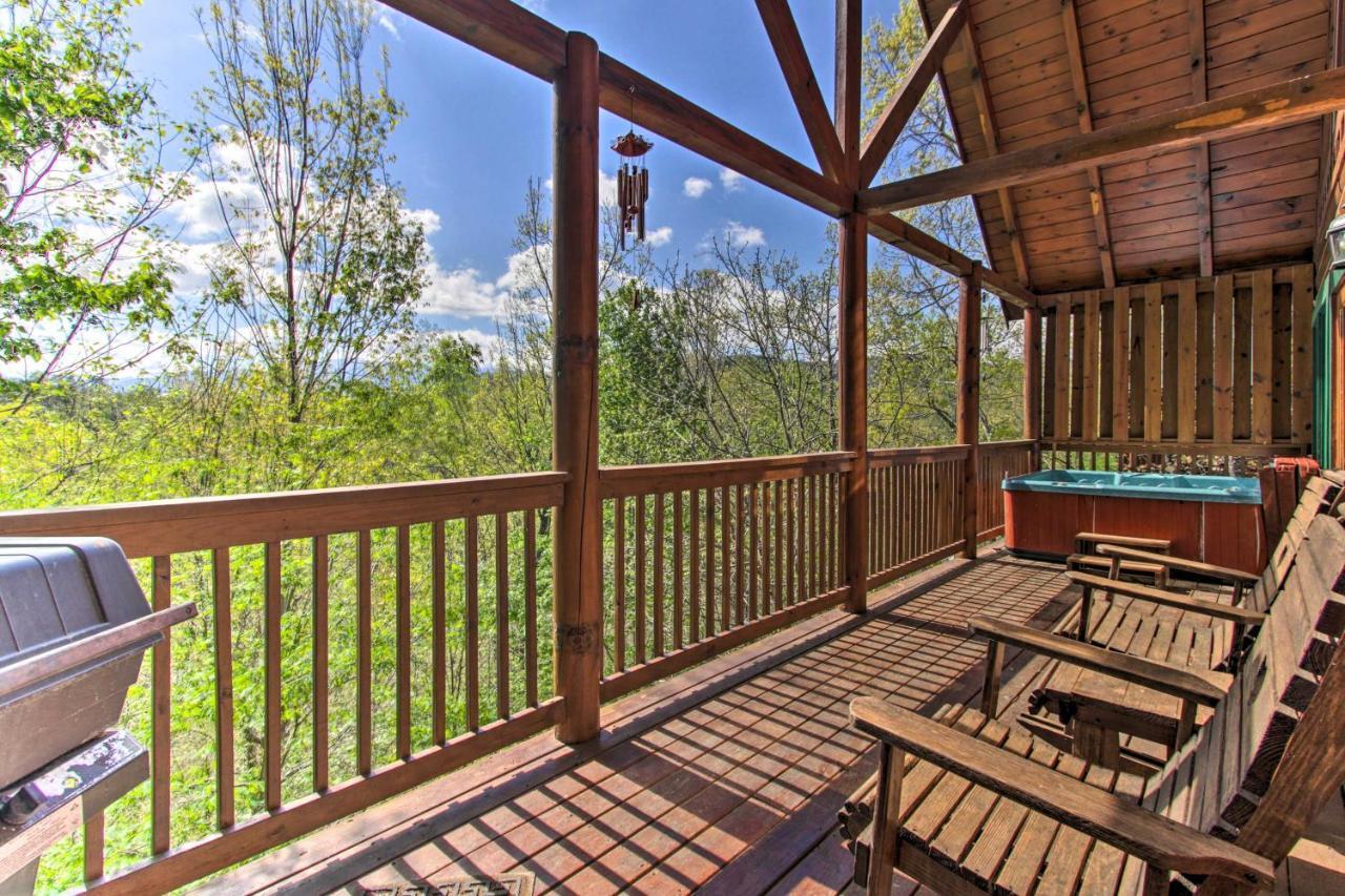 Pigeon Forge Family Cabin With Resort Pool And Hot Tub Exterior photo