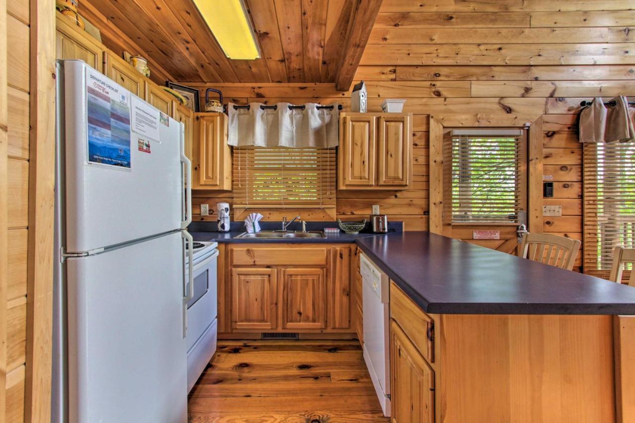 Pigeon Forge Family Cabin With Resort Pool And Hot Tub Exterior photo