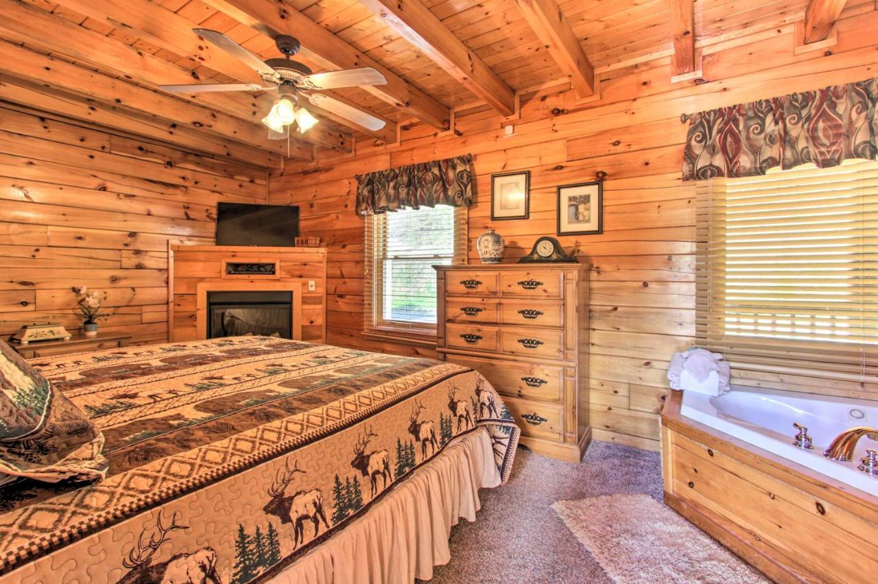 Pigeon Forge Family Cabin With Resort Pool And Hot Tub Exterior photo