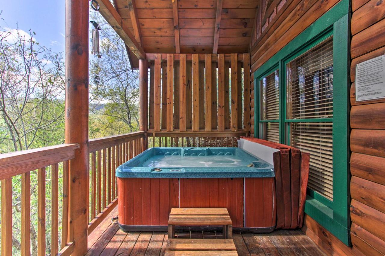 Pigeon Forge Family Cabin With Resort Pool And Hot Tub Exterior photo