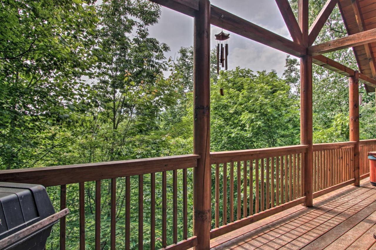 Pigeon Forge Family Cabin With Resort Pool And Hot Tub Exterior photo