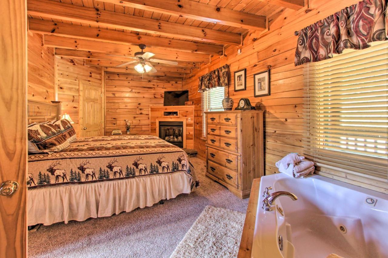 Pigeon Forge Family Cabin With Resort Pool And Hot Tub Exterior photo